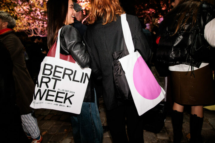 People carrying Berlin Art Week totes at the 2024 opening.