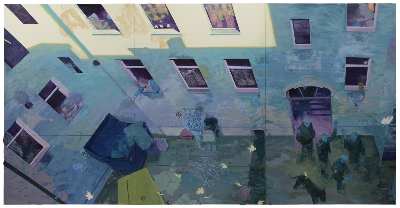 Blick auf einen farbenfrohen Innenhof mit Menschen und Fenstern, umgeben von sanften Pastellfarben.